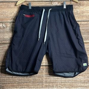 Vuori Banks shorts Black medium dotted pockets